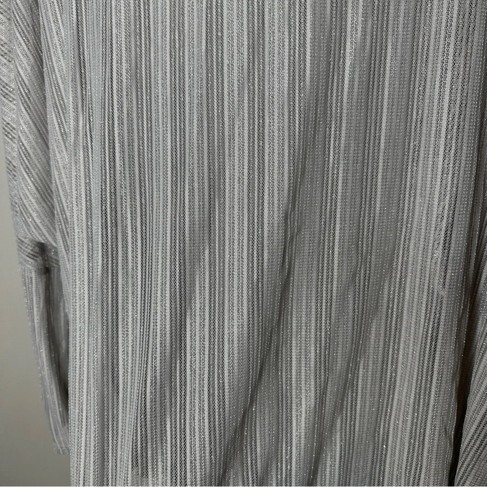 NWT zeagoo silver lightweight ribbed long sleeve shirt - Picture 2 of 5